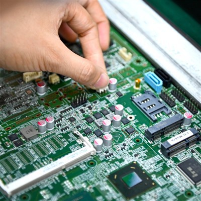 मैनुअल थ्रू होल असेंबली